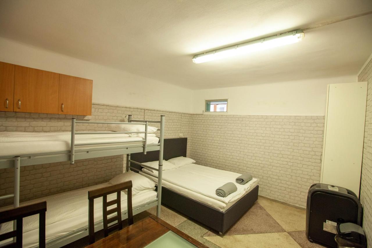 Oradea Central Hostel Екстериор снимка